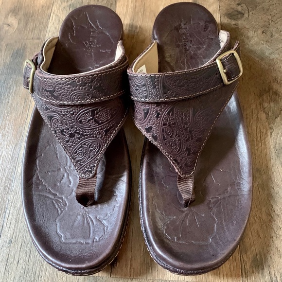L.L. Bean Shoes Ll Bean Latitude Embossed Leather Sandals Poshmark